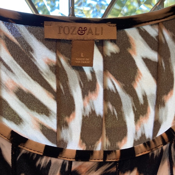 Roz & Ali Animal print fit and flair top - Picture 3 of 4